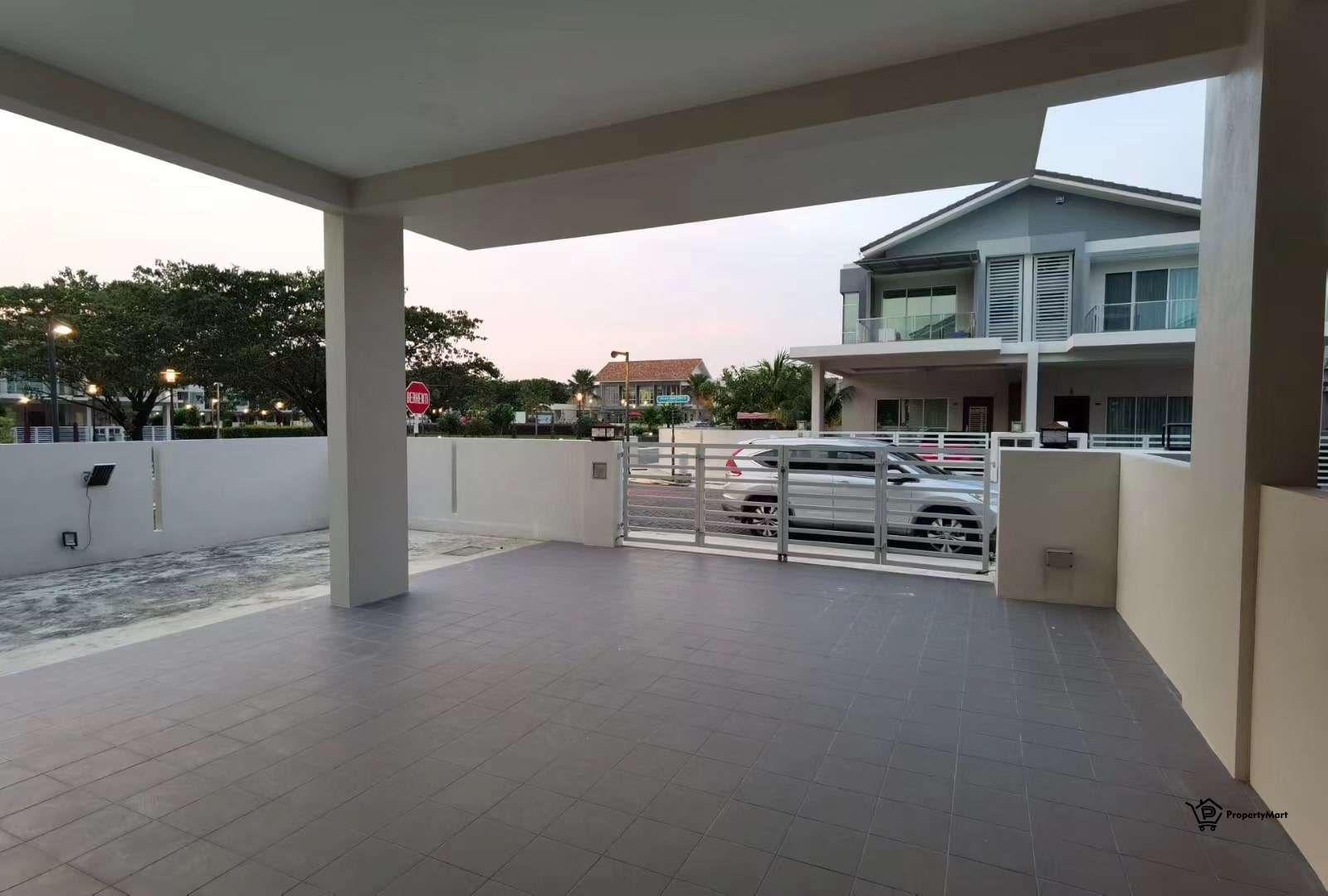 Semi D Conner Unit @ Rain Tree Park for SALES