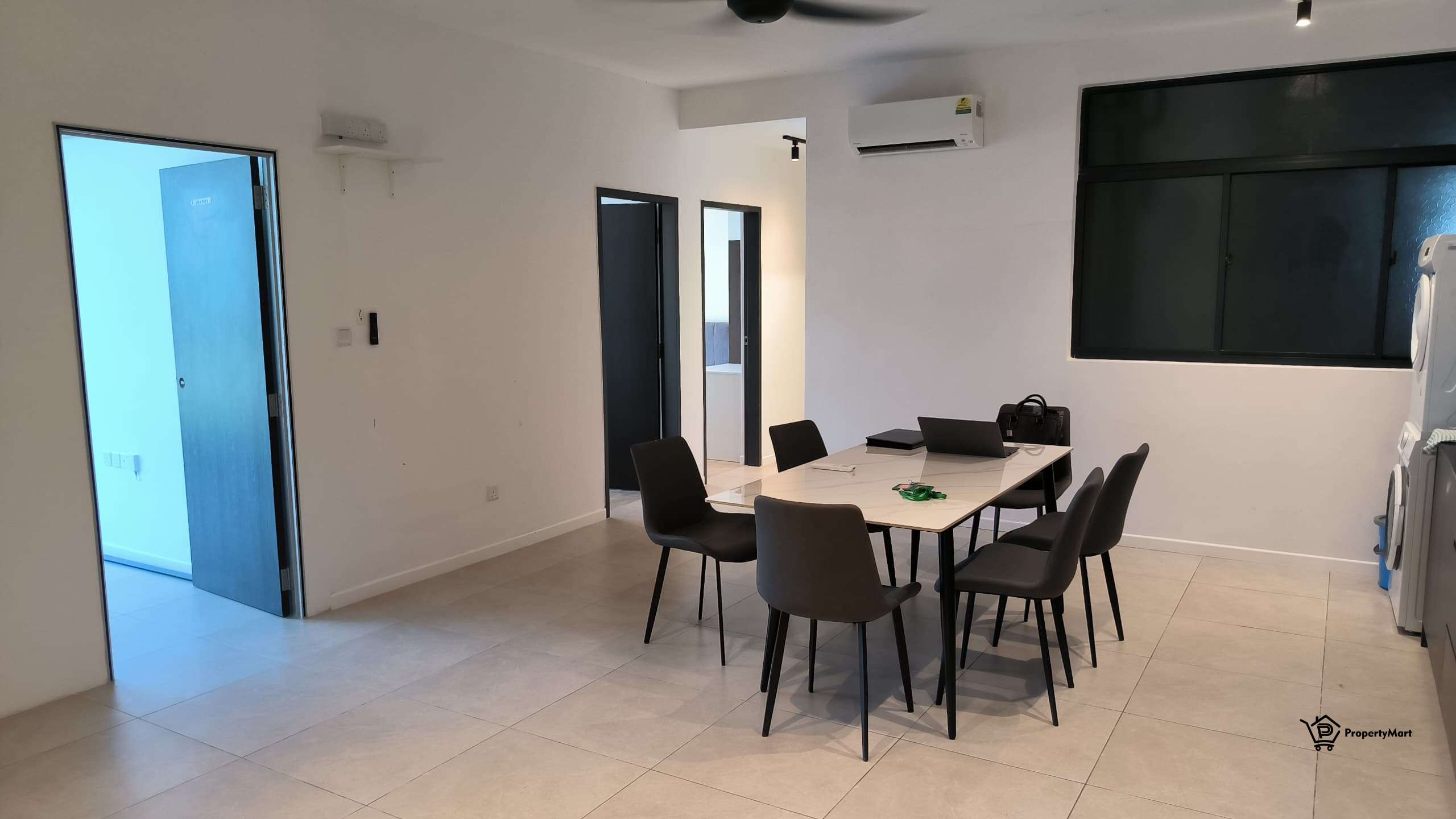 Anggun Double Room for Rent