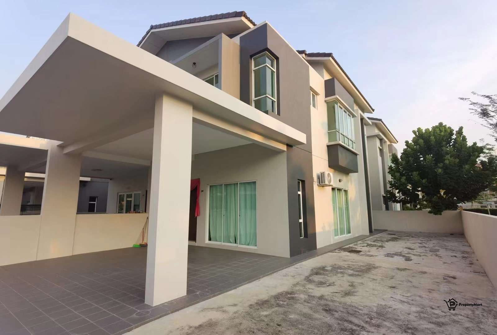 Semi D Conner Unit @ Rain Tree Park for SALES