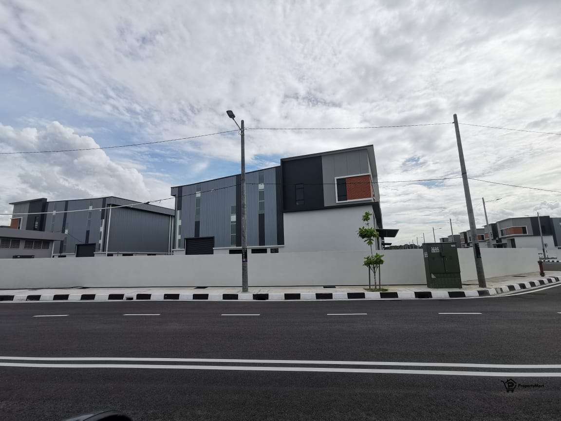 1.5 Storey Semi-D Light Industry Corner Unit In Palmera @ Bukit Minyak