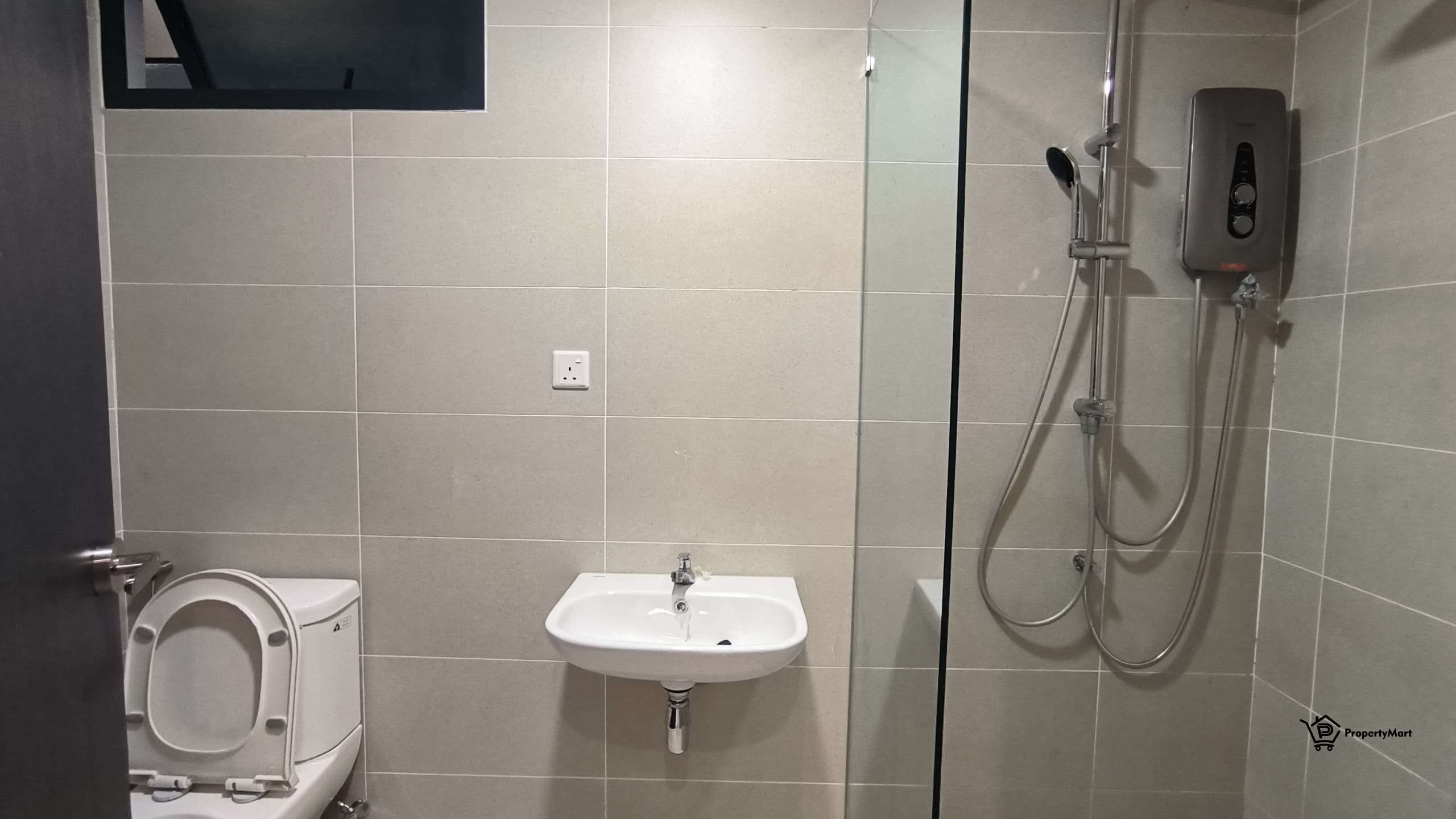 Anggun Double Room for Rent